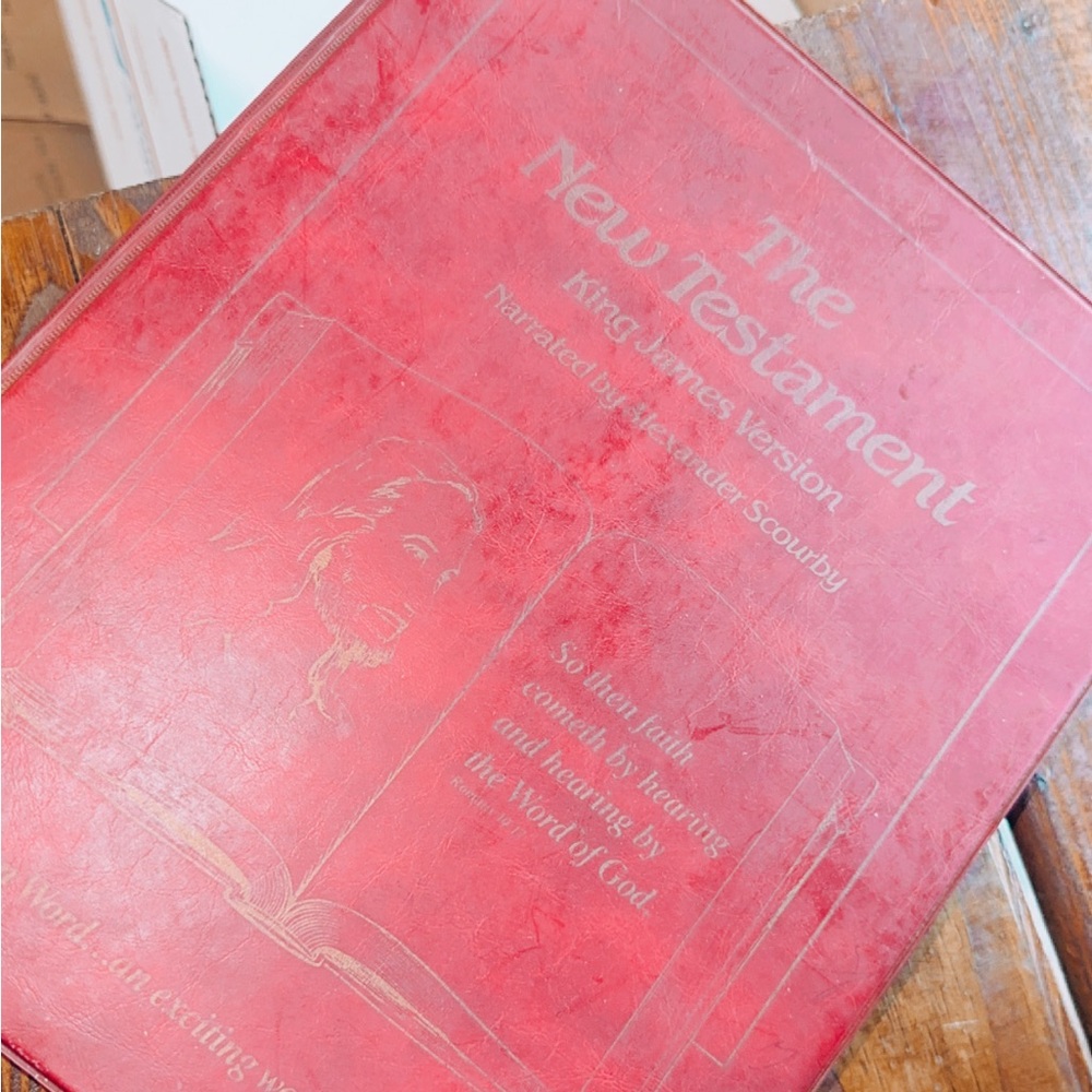 Red New Testament Book